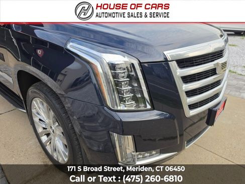 Used 2019 Cadillac Escalade Luxury AWD/4WD image 11