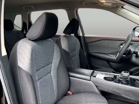Certified 2023 Nissan Rogue SV FWD image 9