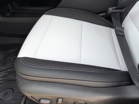 New 2026 Chevrolet Equinox EV LT AWD/4WD image 13
