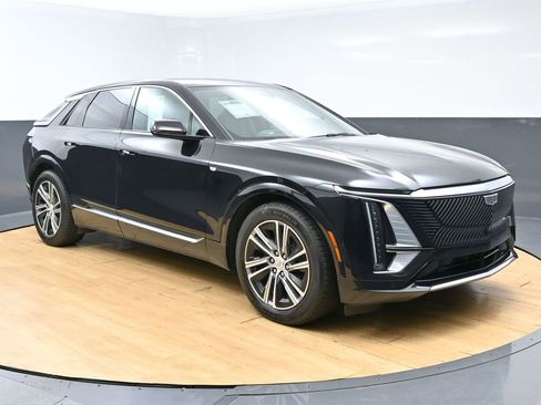 Used 2024 Cadillac Lyriq Luxury AWD/4WD image 3