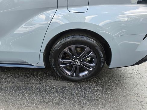 Used 2024 Toyota Sienna XSE w/ XSE Plus Package AWD/4WD image 4