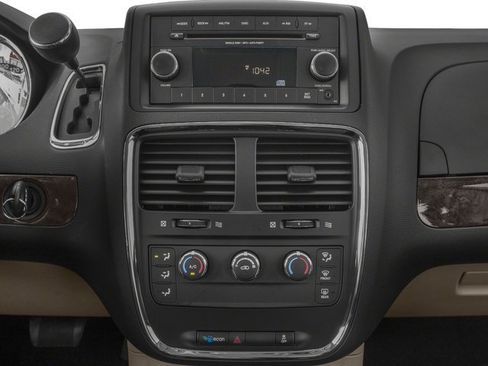 Used 2018 Dodge Grand Caravan SE FWD image 13