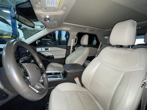 Used 2022 Ford Explorer Platinum w/ Equipment Group 601A image 21