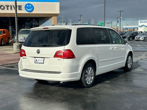 Used 2012 Volkswagen Routan SEL image 3