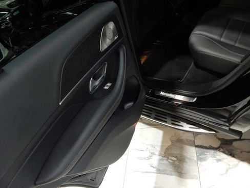 Used 2023 Mercedes-Benz GLE 450 4MATIC w/ AMG Line Exterior image 37