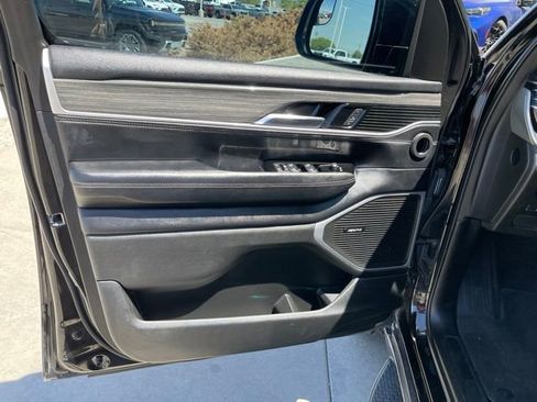 Used 2022 Jeep Wagoneer Series III w/ Convenience Group I AWD/4WD image 14