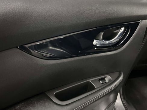 Used 2019 Nissan Rogue Sport SV w/ All-Weather Package image 12