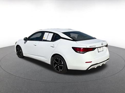 Used 2025 Nissan Sentra SV FWD image 10