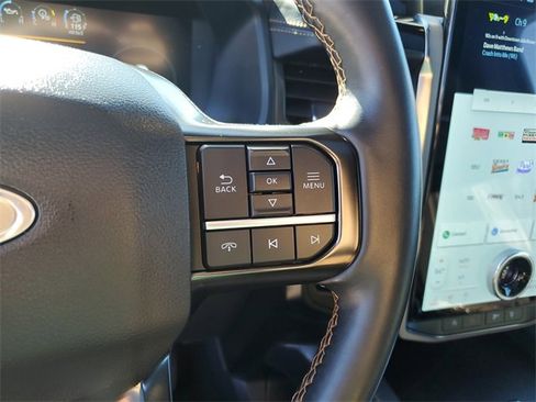 Used 2024 Ford Expedition Platinum image 13