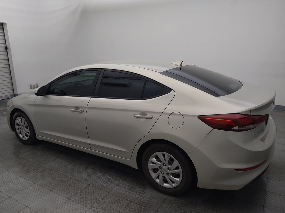 Used 2017 Hyundai Elantra SE FWD image 3