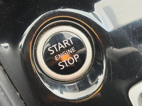 Used 2025 Nissan Versa SV image 18