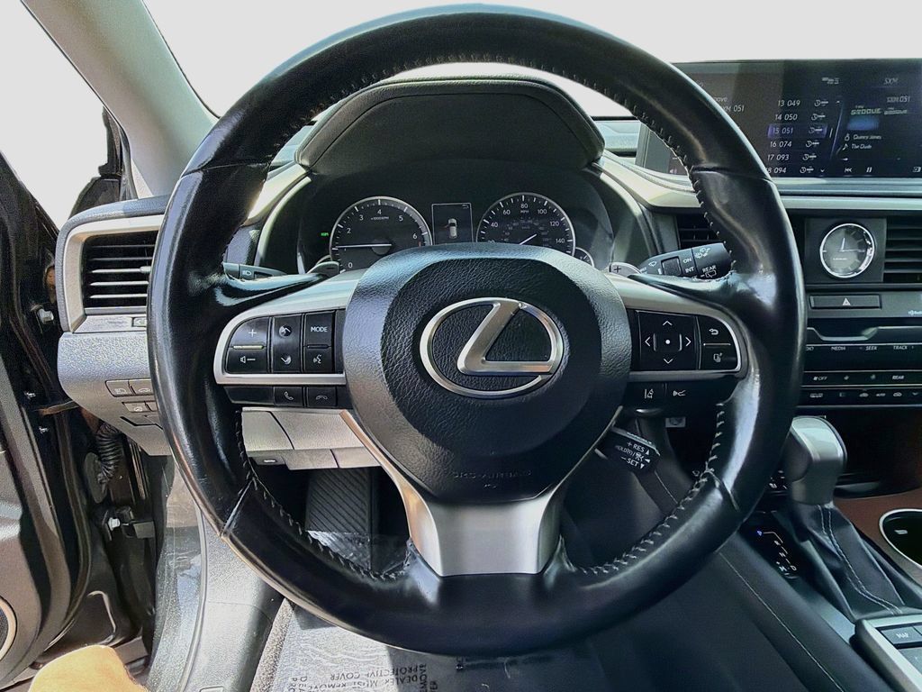 Used 2022 Lexus RX 350L Premium w/ Premium Package AWD/4WD image 10