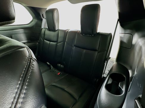 Used 2019 Nissan Pathfinder SL AWD/4WD image 29