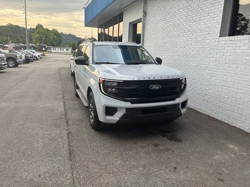 Used 2025 Ford Expedition Active RWD image 5
