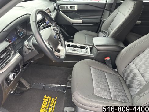 Used 2023 Ford Explorer XLT AWD/4WD image 17