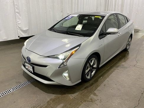 Certified 2016 Toyota Prius Three Touring image 8