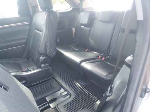 Used 2015 Toyota Highlander Limited Platinum AWD/4WD image 38