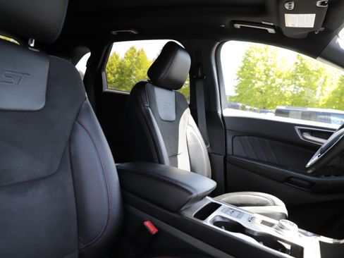 Used 2024 Ford Edge ST w/ Equipment Group 401A AWD/4WD image 12
