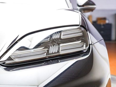 Certified 2025 Porsche Macan 4S Electric AWD/4WD image 11