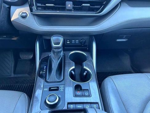 Used 2022 Toyota Highlander Platinum image 20