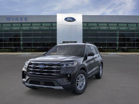 New 2026 Ford Explorer Active RWD image 2