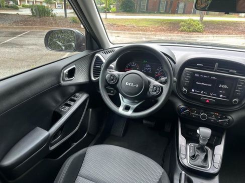 Used 2022 Kia Soul LX FWD image 32
