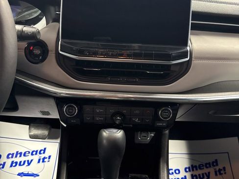 Used 2023 Jeep Compass Limited image 19