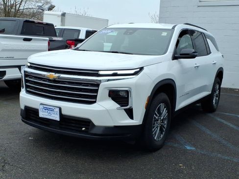 Used 2026 Chevrolet Traverse LT AWD/4WD image 3