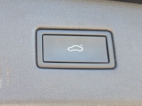 Used 2022 Volkswagen Tiguan SE R-Line FWD image 28