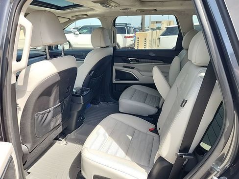 Used 2023 Kia Telluride SX Prestige image 3