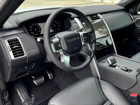 New 2025 Land Rover Discovery Dynamic SE image 5