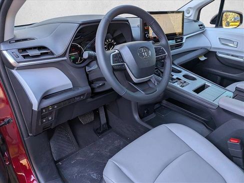 New 2026 Toyota Sienna XLE image 3