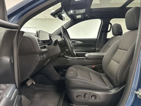 Used 2024 Chevrolet Traverse LT w/ LPO, Floor Liner Package AWD/4WD image 10