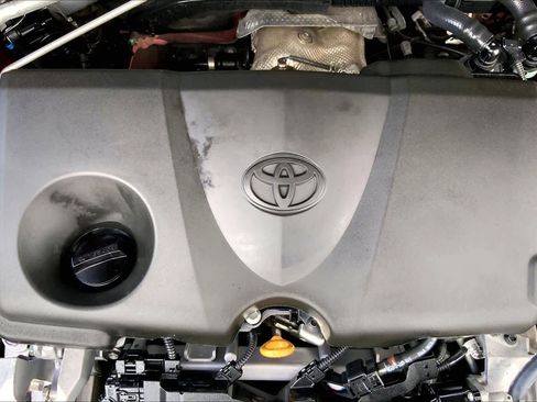 Used 2022 Toyota RAV4 LE FWD image 32