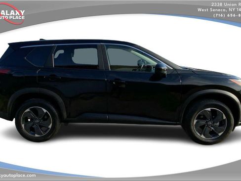 Used 2025 Nissan Rogue SV image 4