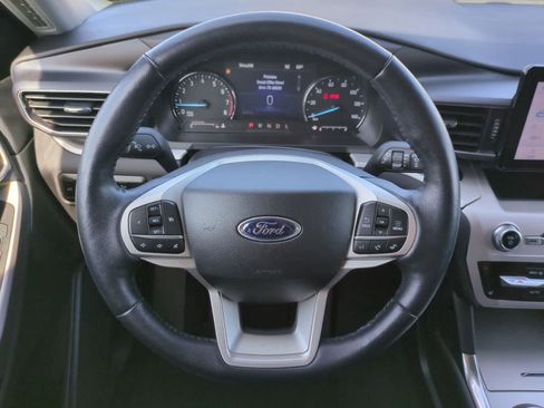 Used 2023 Ford Explorer XLT w/ Equipment Group 202A AWD/4WD image 22