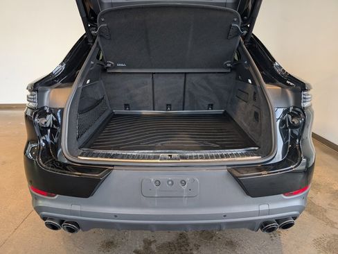 Used 2024 Porsche Cayenne Coupe image 5