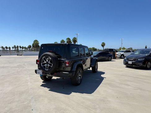 Used 2024 Jeep Wrangler Unlimited AWD/4WD image 3