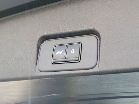 Used 2025 Nissan Rogue SV image 14