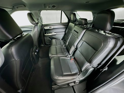 Used 2023 Ford Explorer Limited image 28