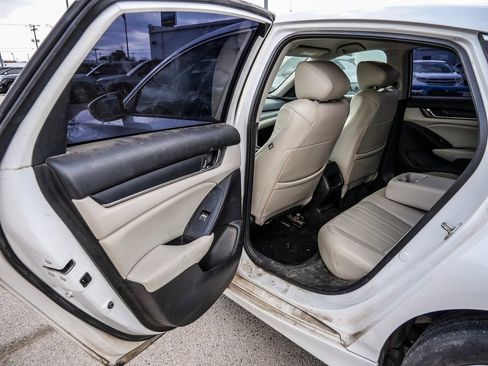 Used 2018 Honda Accord LX image 17