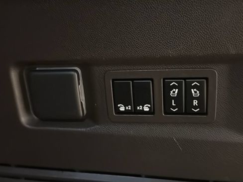 Used 2021 GMC Yukon SLT w/ SLT Luxury Plus Package AWD/4WD image 18