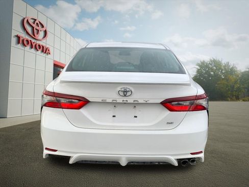 Used 2023 Toyota Camry SE FWD image 3
