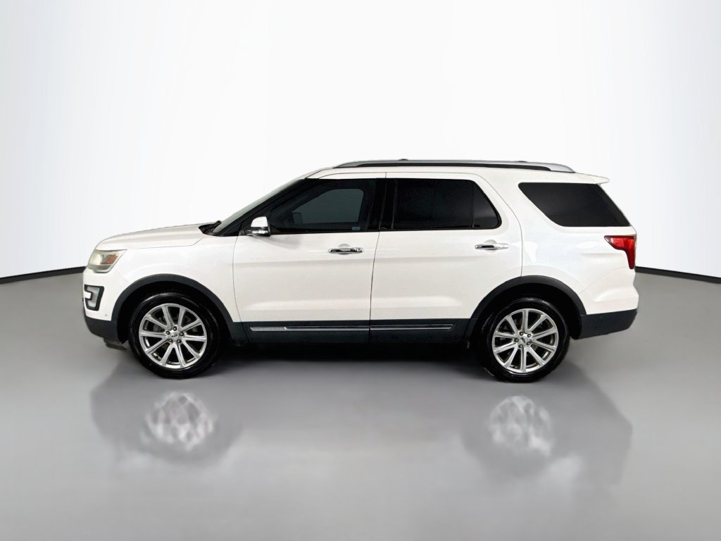 Used 2017 Ford Explorer Limited w/ Equipment Group 303A AWD/4WD image 2