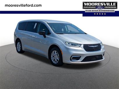Used 2024 Chrysler Pacifica Touring-L