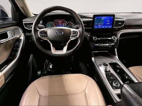Used 2023 Ford Explorer Limited image 9