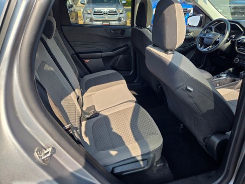 Used 2022 Ford Escape SE w/ SE Sport Appearance Package image 8