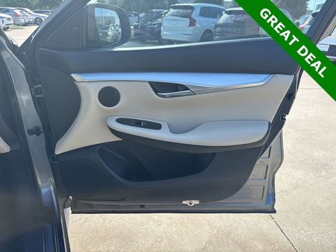 Used 2020 INFINITI QX50 Luxe w/ Navigation Package FWD image 10