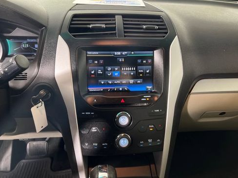 Used 2015 Ford Explorer XLT w/ Equipment Group 202B image 19