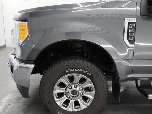 Used 2017 Ford F250 XLT w/ XLT Premium Package AWD/4WD image 31